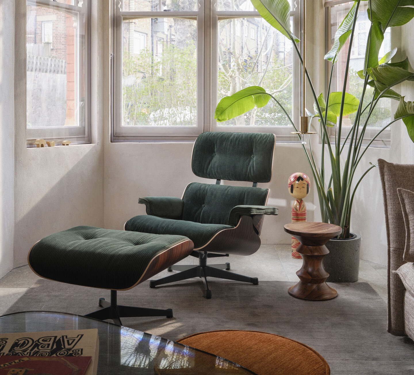Eames lounge chair en velours vert